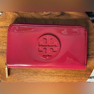 TORY BURCH Cranberry Fushcia Patent Leather Continental Zip Around Wallet